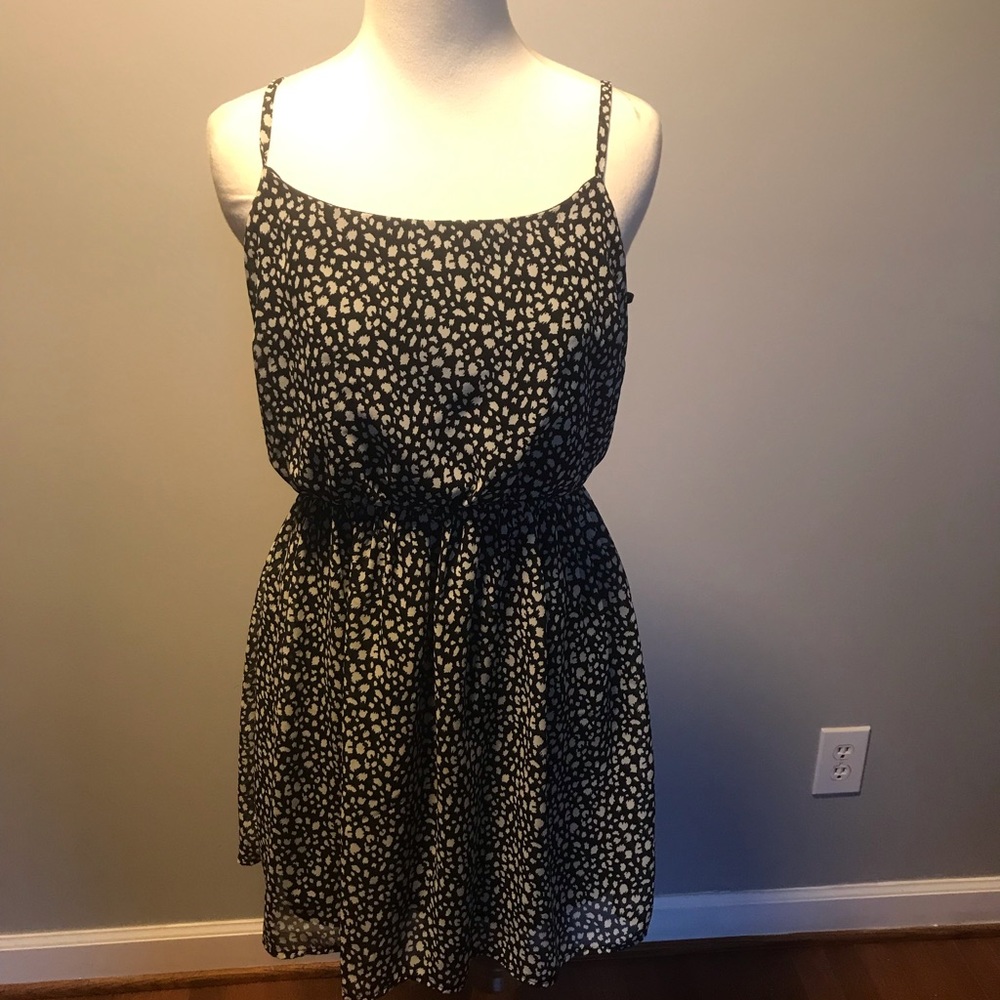 SHORT BOACK DRESS WITH POLKA DOTS